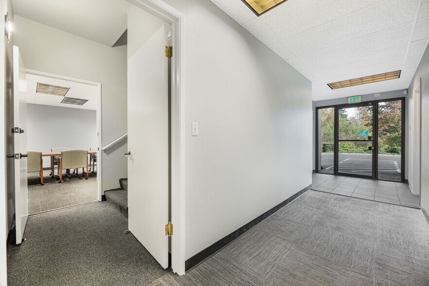 More Photos Of 9502 19th Ave SE, Everett Office For Lease