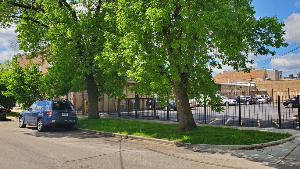 More Photos Of 3034-3040 W Montrose Ave, Chicago Multifamily For Sale