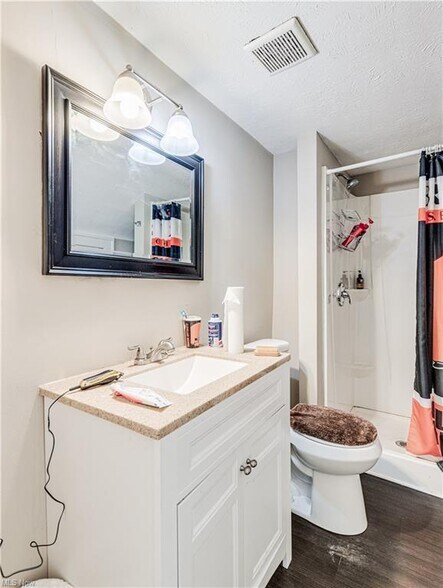 More Photos Of 5521 W 48th St, Parma Apartments For Sale