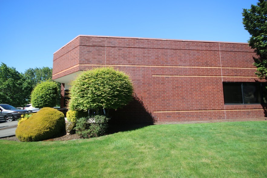 More Photos Of 8950 SW Nimbus Ave, Beaverton Flex For Lease