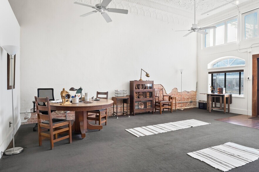 More Photos Of 118 W. Grand St, Whitewright Storefront Retail Residential For Sale