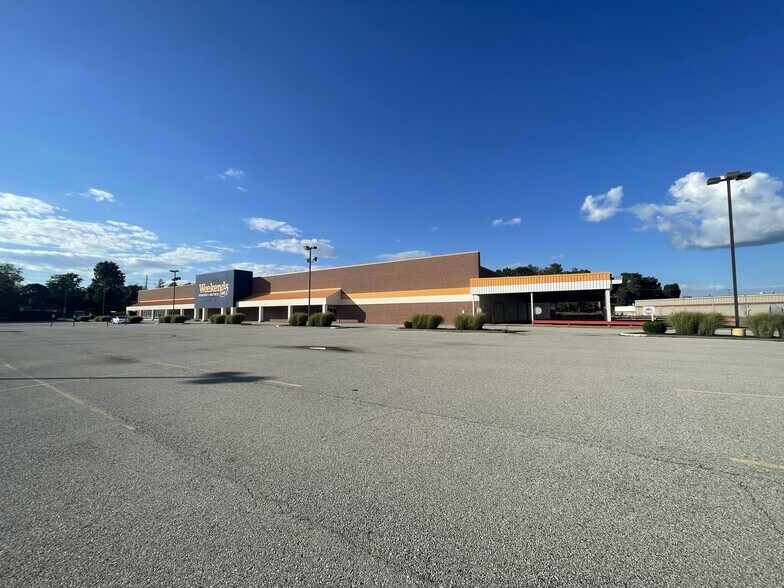 More Photos Of 11333 Blake Dr, Bridgeton General Retail For Sale