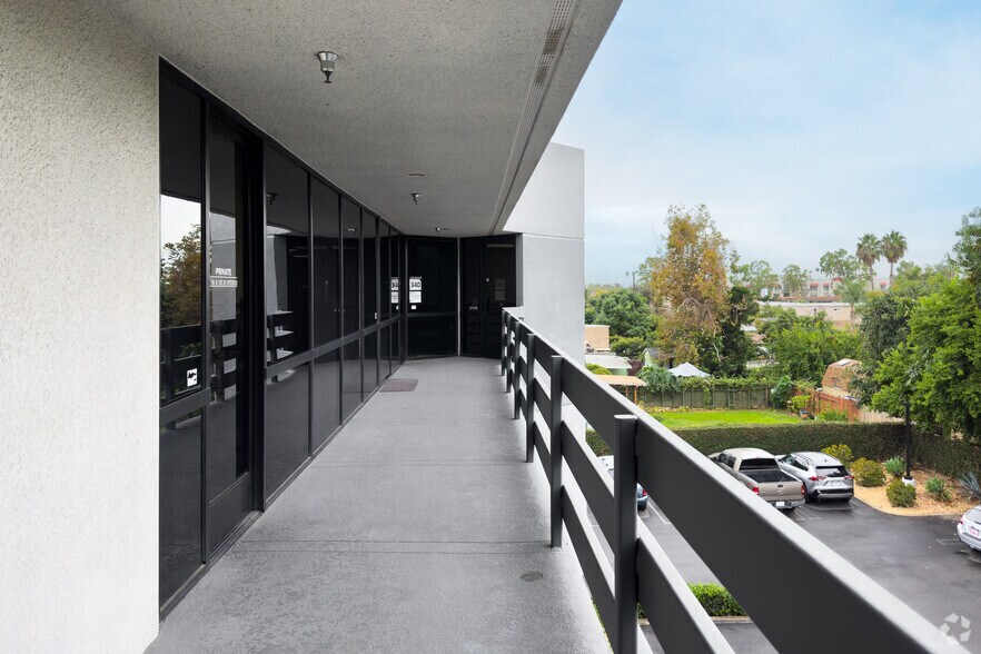 More Photos Of 1600 E 4th St, Santa Ana Medical For Lease