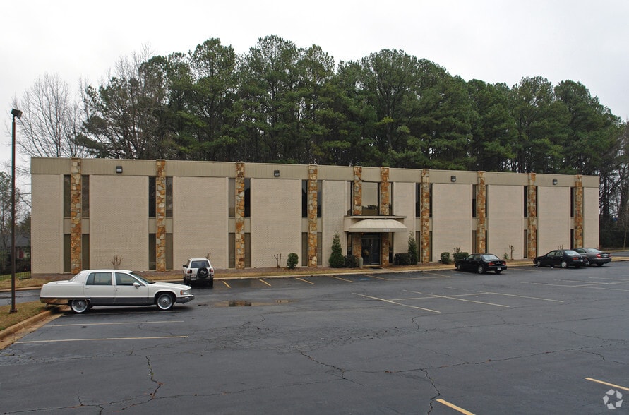 More Photos Of 2227 Godby Rd, Atlanta Office For Lease