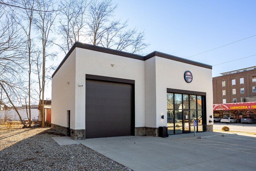More Photos Of 453 N Jackson St, Frankfort Auto Dealership For Sale