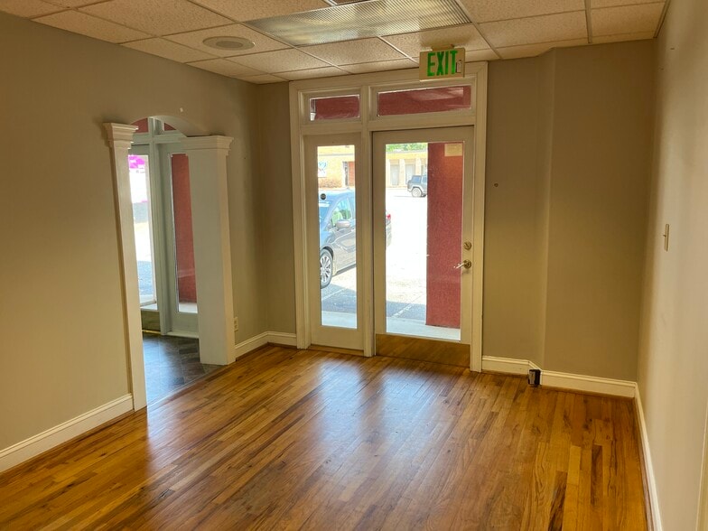 More Photos Of 841 E Main St, Spartanburg Office For Lease