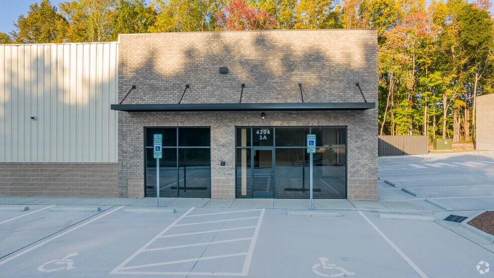 More Photos Of 4204 Virtuous St, Garner Showroom For Lease