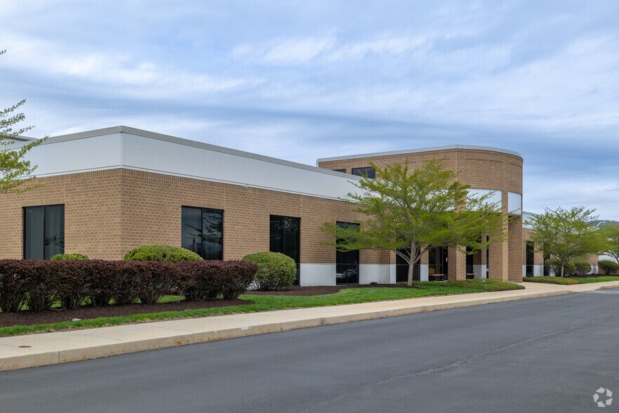 More Photos Of 80 Micro Dr, Jonestown Distribution For Lease