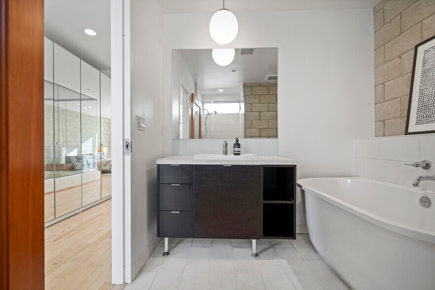 More Photos Of 3450 Cahuenga Blvd W, Los Angeles Office Residential For Lease