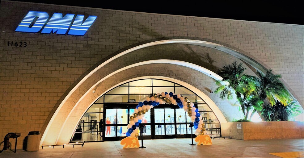 Primary Photo Of 11623 Glenoaks Blvd, Pacoima Office For Lease