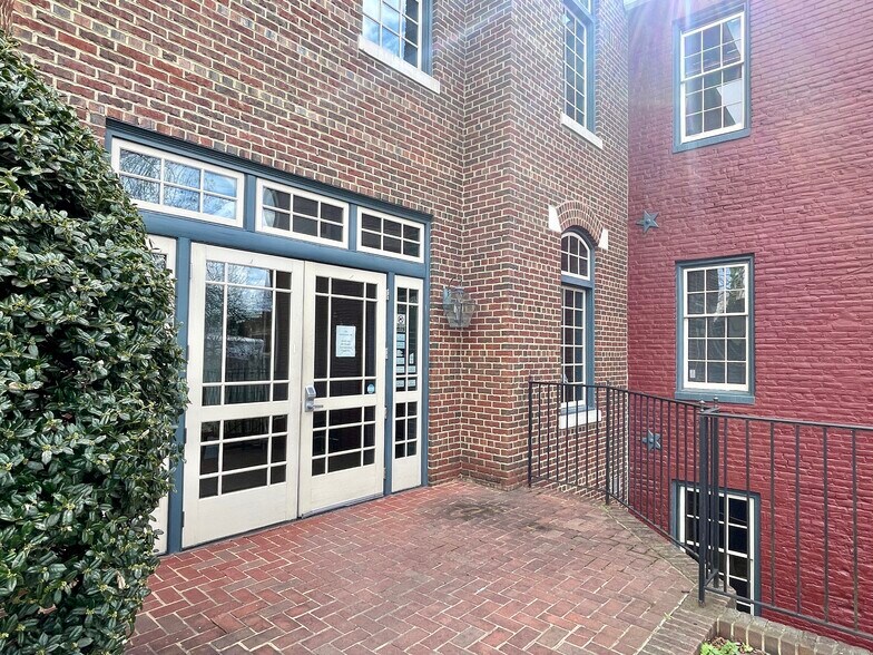 More Photos Of 513 Prince Edward St, Fredericksburg Office For Sale