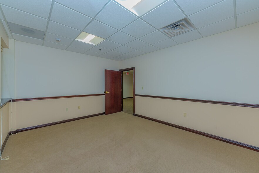 More Photos Of 10 Maxwell Dr, Clifton Park Medical For Lease