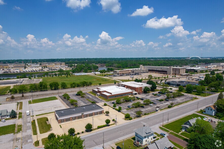 More Photos Of 4015 6th Ave, Rock Island Storefront For Lease