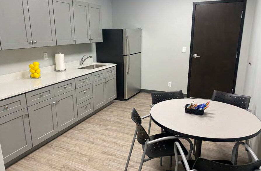 More Photos Of 5 Spiral Dr, Florence Light Manufacturing For Lease