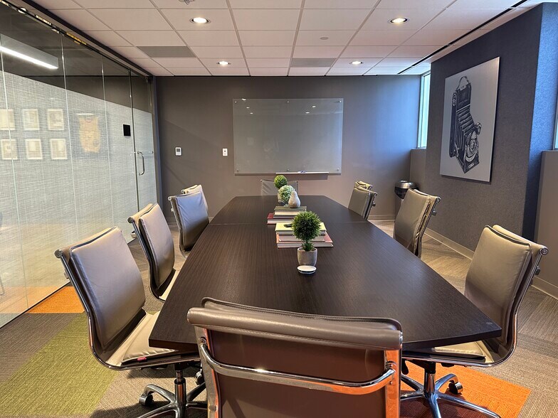 More Photos Of 2000 Crawford St, Houston Office For Sale