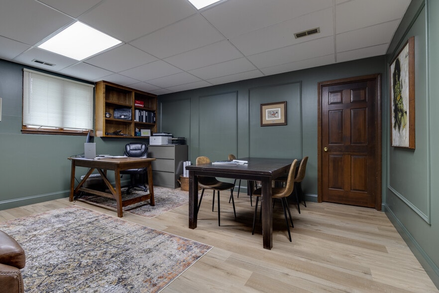 More Photos Of 601 Missouri St, Lawrence Office For Lease