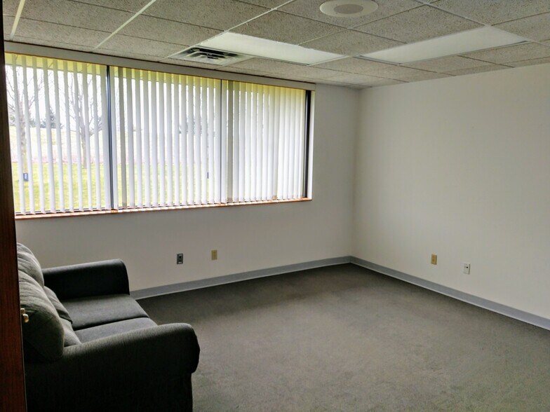 More Photos Of 2804 Boilermaker Ct, Valparaiso Office For Sale