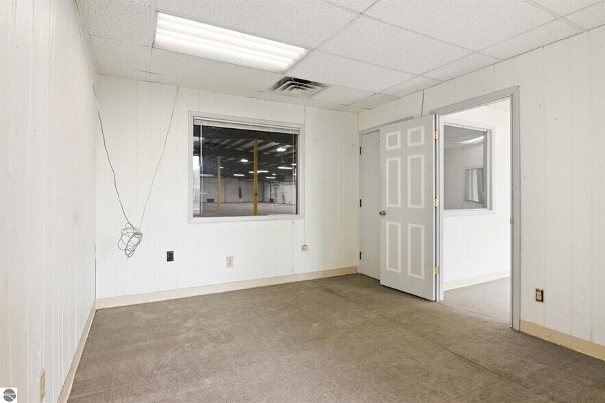 More Photos Of 926 Frisbie St, Cadillac Warehouse For Sale