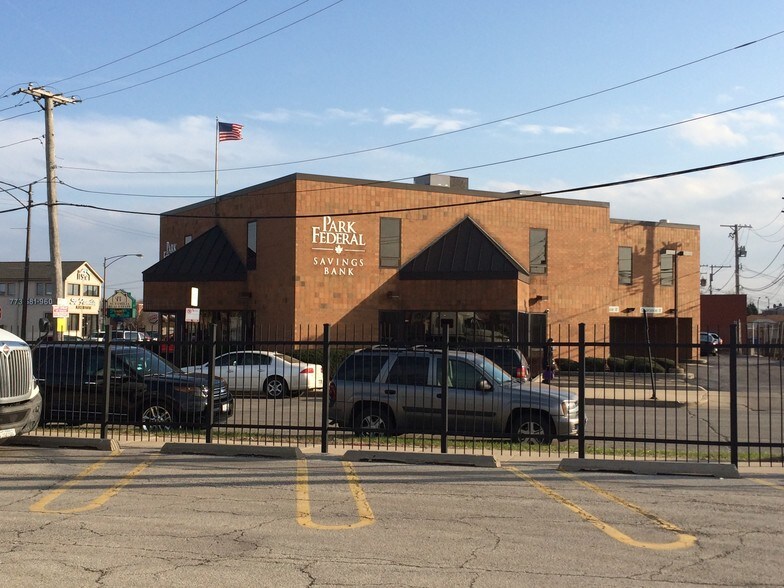 Primary Photo Of 5400 S Pulaski Rd, Chicago Office For Lease