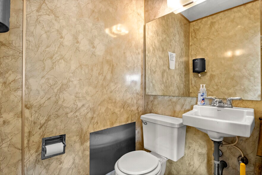 More Photos Of 6120 N Dort Hwy, Flint Service For Lease