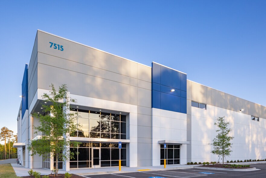 More Photos Of 7515 New Boyd Rd, Suwanee Distribution For Lease