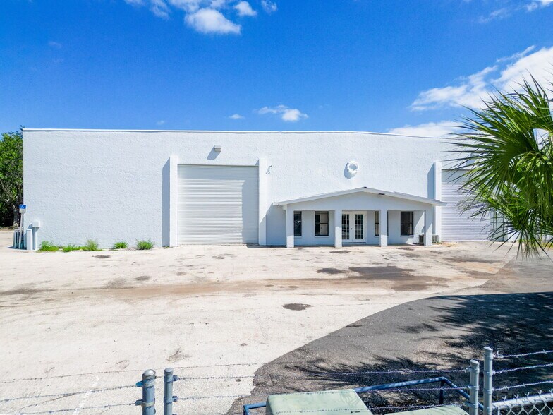Primary Photo Of 5524 Independence Ct, Punta Gorda Warehouse For Sale