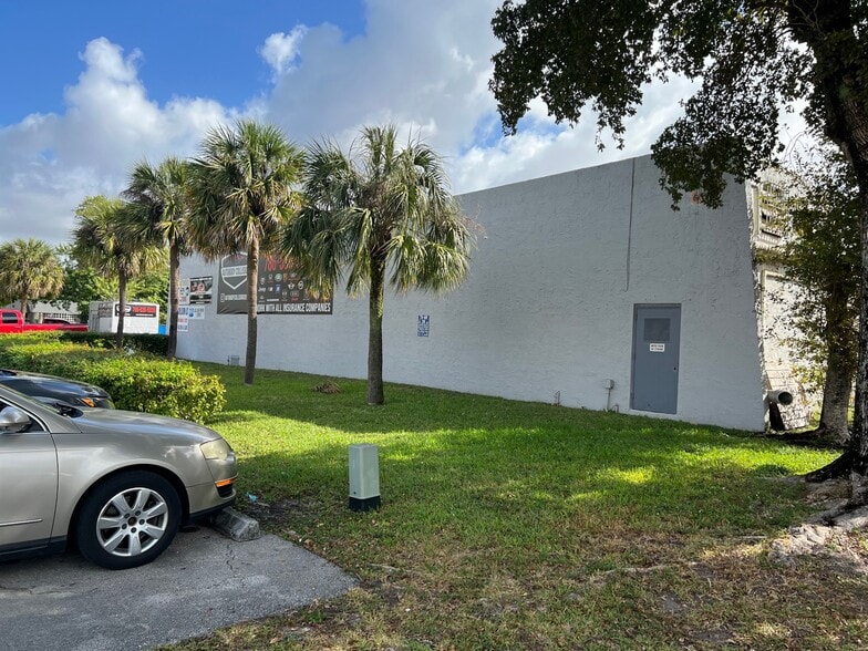 More Photos Of 1341-1359 NW 88th Ave, Miami Warehouse For Sale