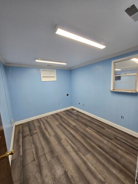 More Photos Of 121 Brooklyn Ave, Anderson Warehouse For Sale