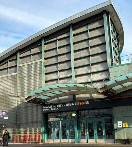 Primary Photo Of 74th St, Broadway & Roosevelt Ave, Jackson Heights General Retail For Lease