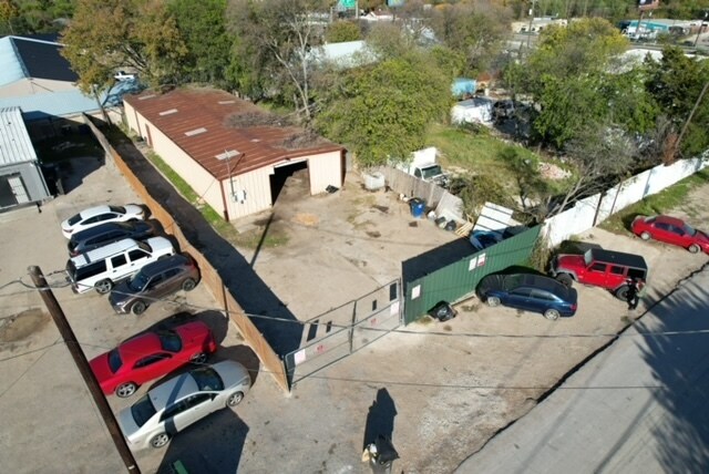 More Photos Of 119 Burrell, Dallas Industrial For Lease