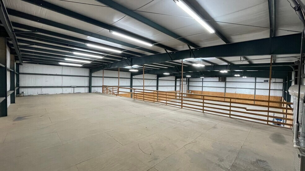 More Photos Of 220 Scotland Dr, Alabaster Warehouse For Lease