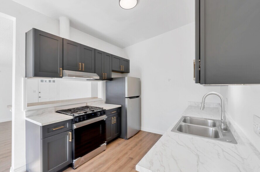 More Photos Of 425 Ford Rd, Costa Mesa Multifamily For Sale