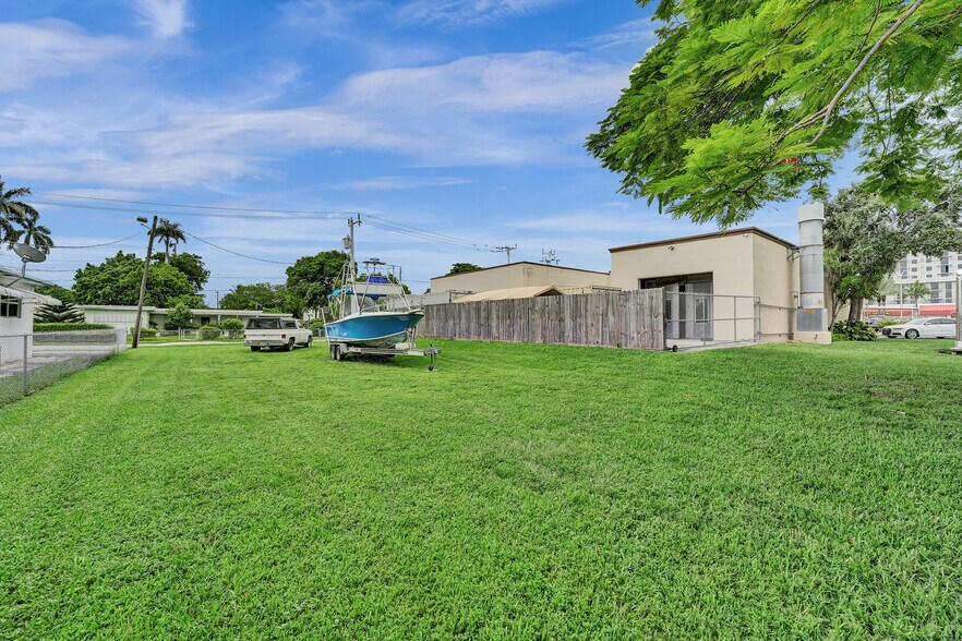 More Photos Of 121 SE 1st Ave, Dania Beach Auto Repair For Lease