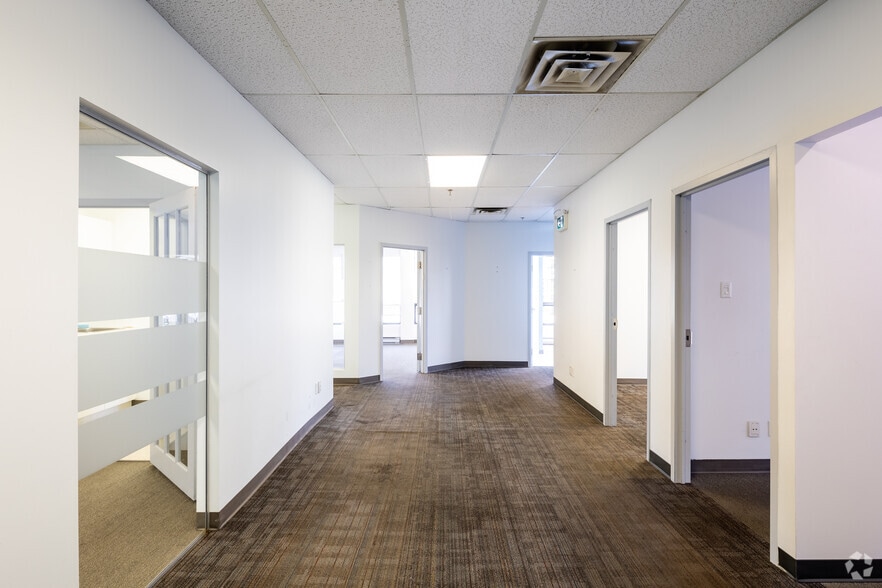More Photos Of 2403-2467 Rue Guénette, Saint-Laurent Unknown For Lease