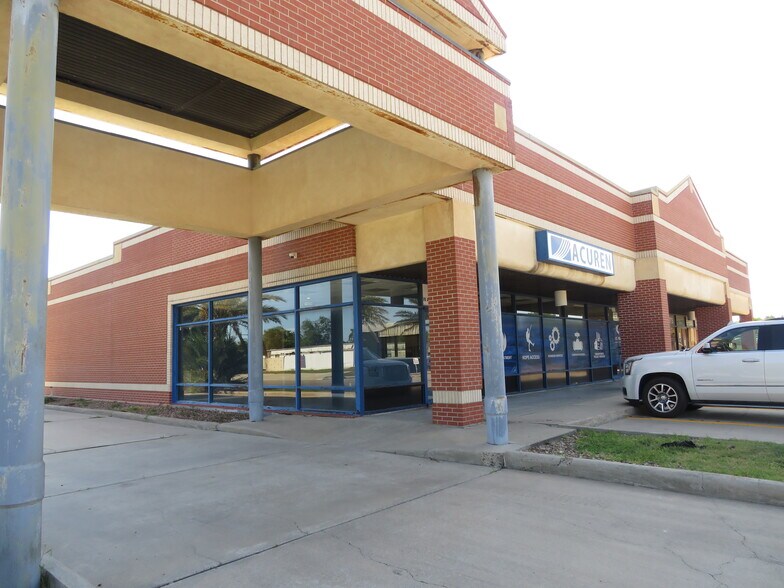 Primary Photo Of 1205-1211 W Austin St, Port Lavaca Office For Sale