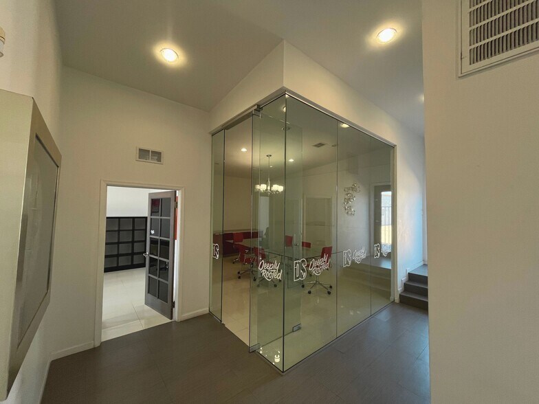 More Photos Of 2828 S Country Club Dr, Mesa General Retail For Lease