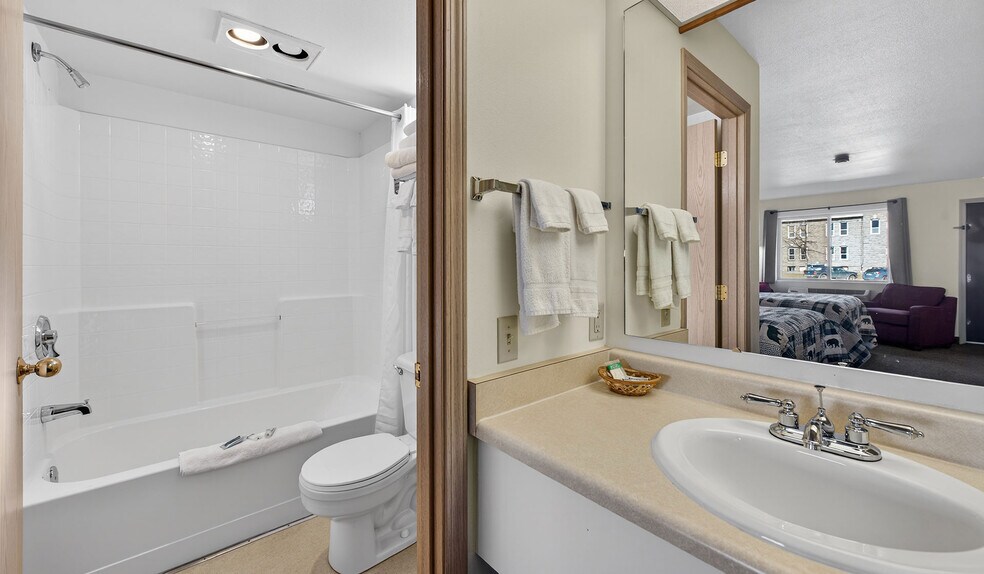 More Photos Of 102 E Greenwood St, Enterprise Hotel For Sale