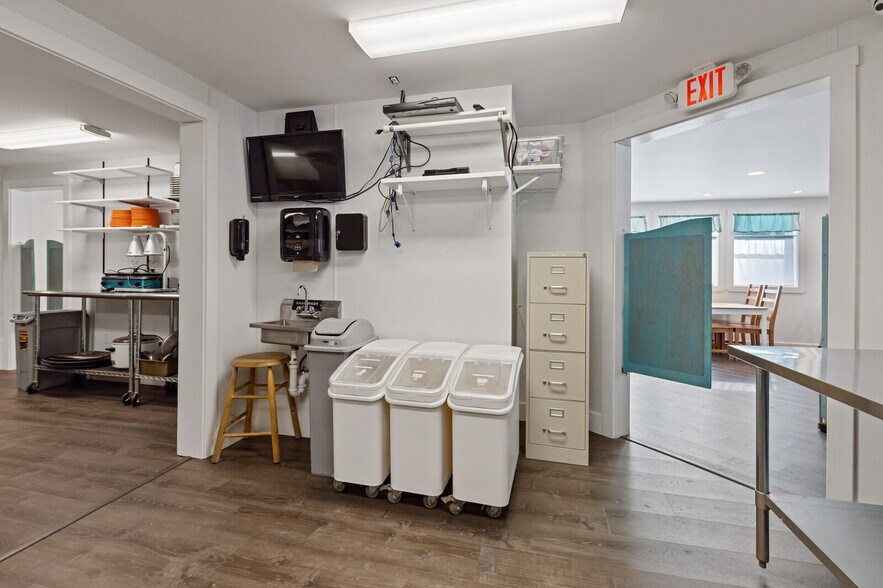 More Photos Of 205 W Main St, Liberty Restaurant For Sale