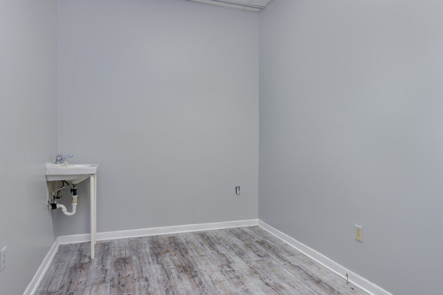 More Photos Of 5701 Overseas Hwy, Marathon Medical For Sale