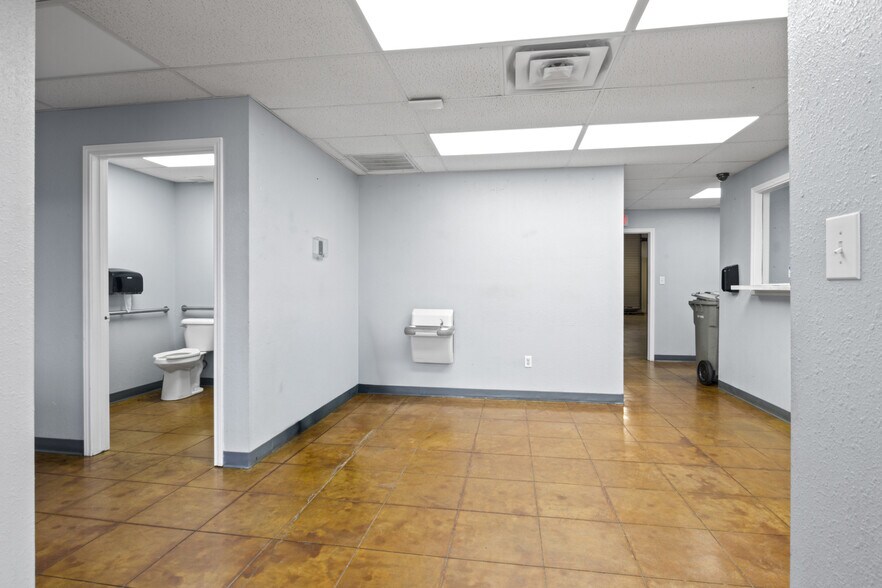 More Photos Of 2300 W Ferguson Rd, Mount Pleasant Freestanding For Lease
