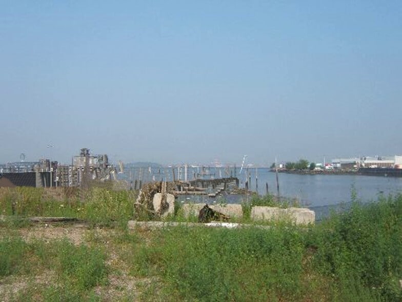 More Photos Of 20-08, 20-04 119th St, College Point Land For Lease