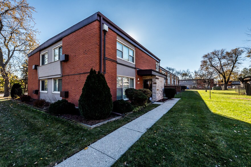More Photos Of 1450 E 154th Pl, Dolton Apartments For Sale