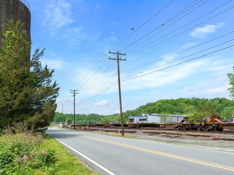 More Photos Of 1 Water St, Old Fort Distribution For Lease