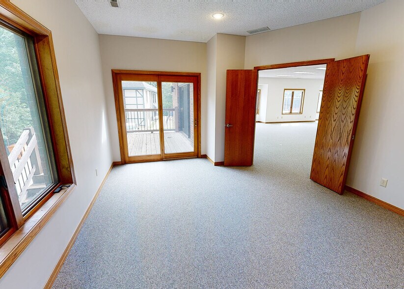 More Photos Of 5040 SW 28th St, Topeka Office For Sale