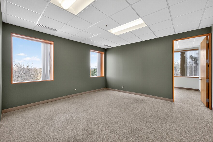 More Photos Of 290 Springfield Dr, Bloomingdale Medical For Lease