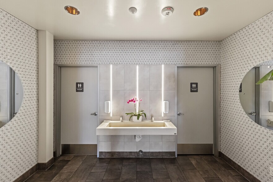 More Photos Of 1039-1045 S Virginia St, Reno Storefront Retail Office For Sale