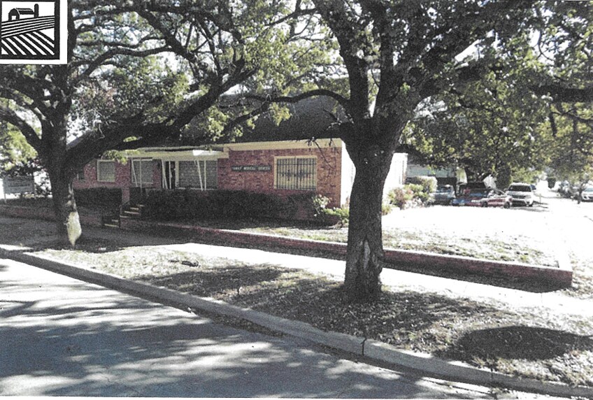 Primary Photo Of 302 N Zang Blvd, Dallas Medical For Sale