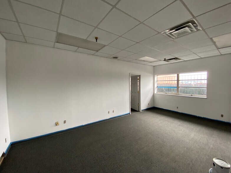 More Photos Of 3232 Allegheny Ave, Columbus Warehouse For Sale