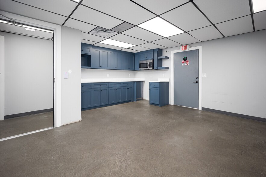 More Photos Of 2805 Broce Dr, Norman Warehouse For Sale