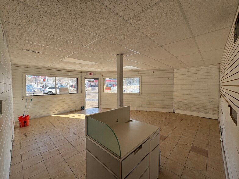 More Photos Of 1601-1603 Woodland Ave, Duluth Storefront Retail Residential For Lease